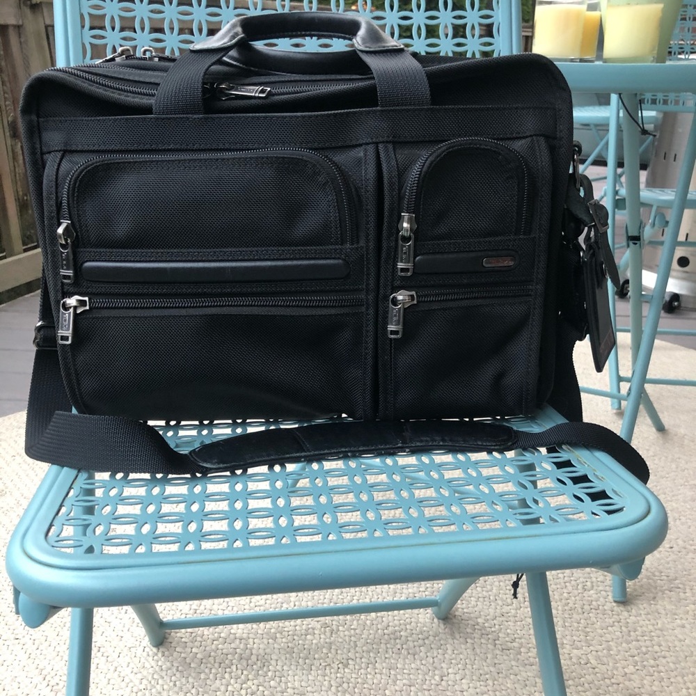 ✨Tumi briefcase ✨